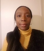 femme africaine moderne en tenue jaune et noire